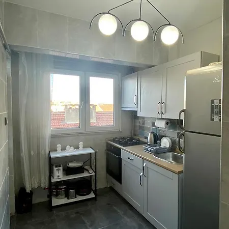 Apartment Newly Refurbished 2 Bedroom In The Heart Of
